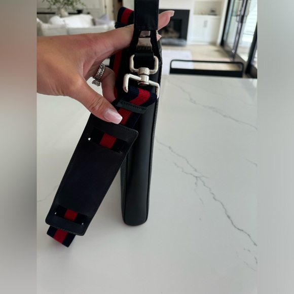 Authentic Gucci Supreme monogram Messenger bag - Picture 3 of 8